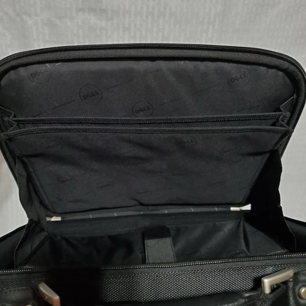 Genuine Dell Black Laptop Carrying Case.